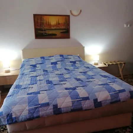 Markov Apartment *